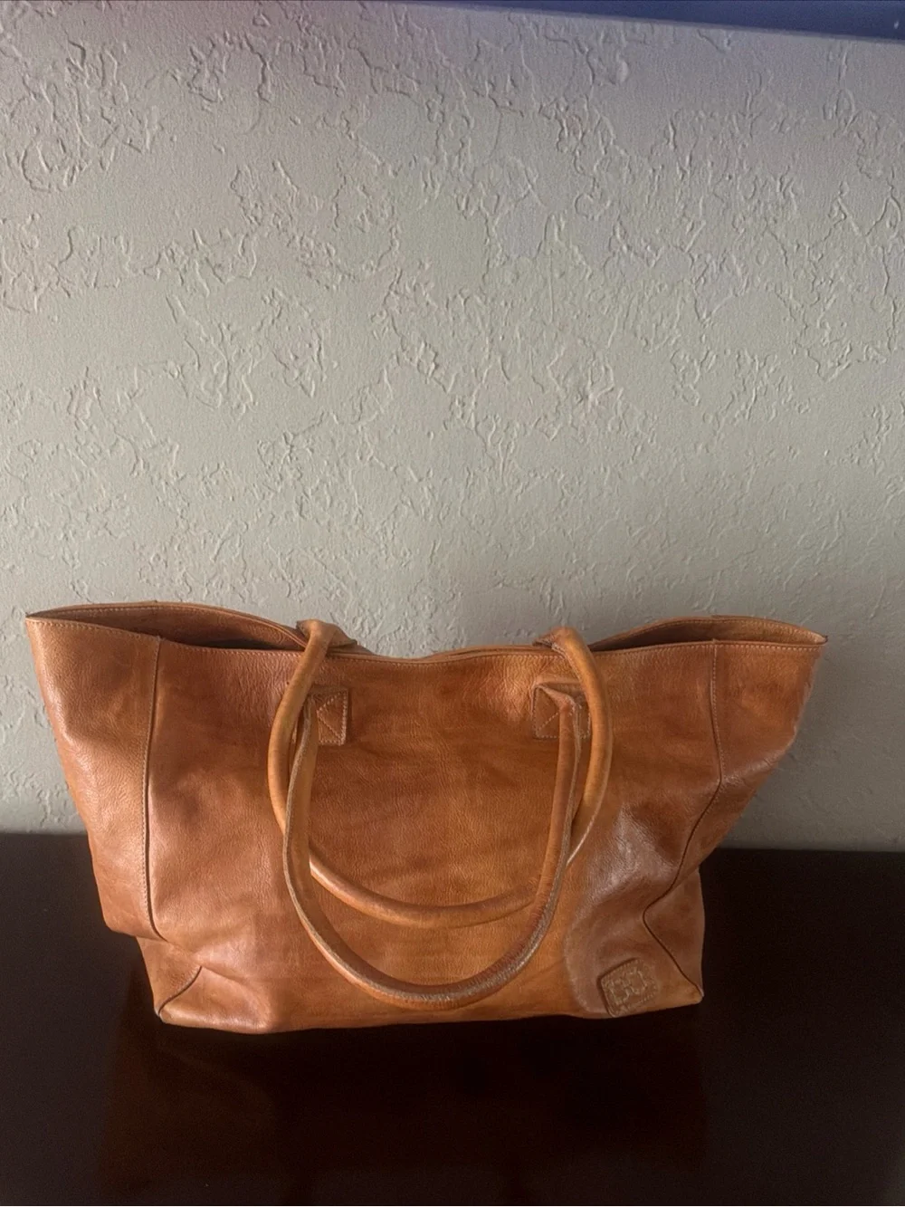 Bed Stu Distressed Dark Light Brown Large Leather Weekender Tote Pristine - Picture 2 of 9